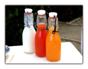 Yaourt au citron, jus de fraise/orange et de mangue/passion