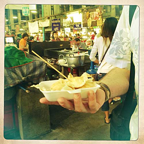 Petites crèpes coco au Chiang Mai Gate Market