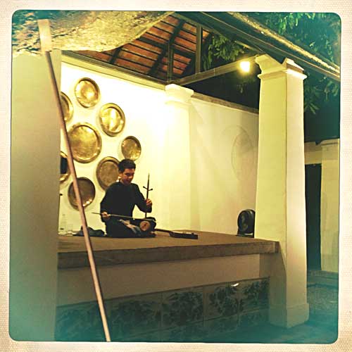 Musicien au restaurant du Rachamankha