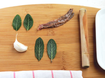 Sauge, ail et anchois